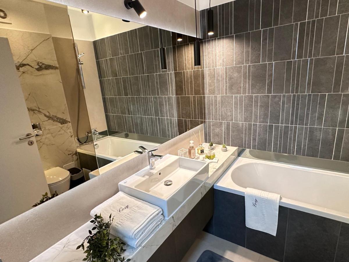 Urban Luxury Flats - Cozy Apartments At Coresi Mall #Брашов Екстер'єр фото