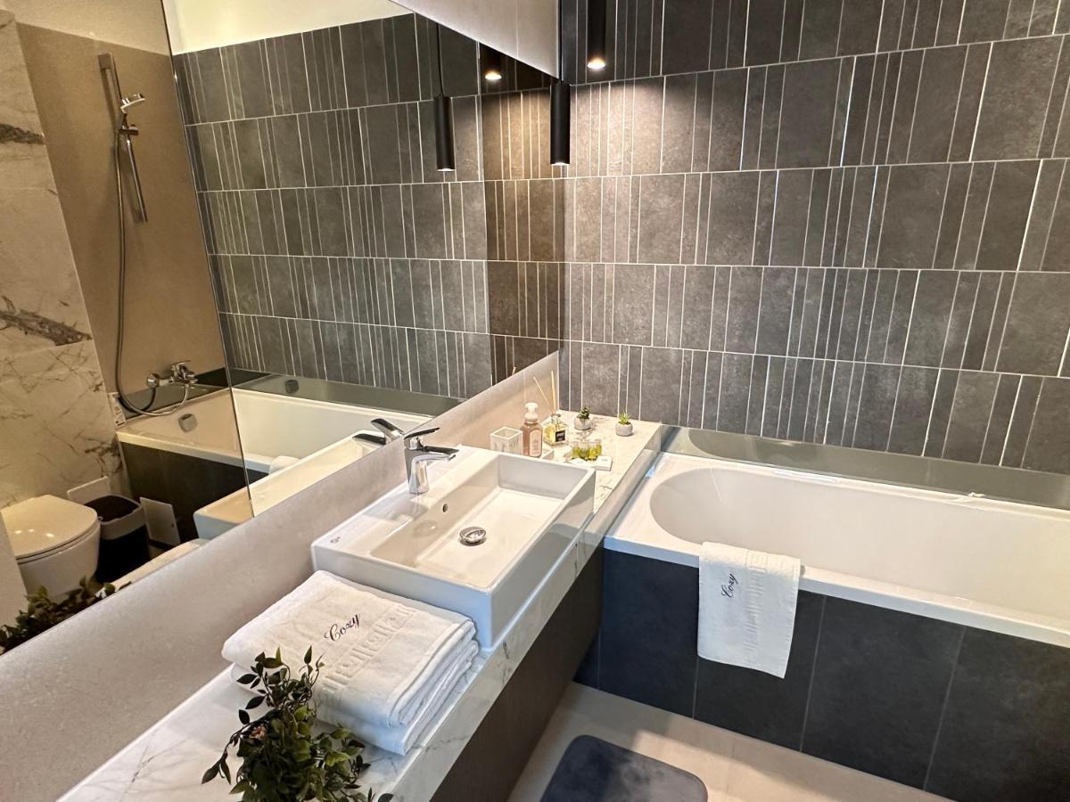 Urban Luxury Flats - Cozy Apartments At Coresi Mall #Брашов Екстер'єр фото