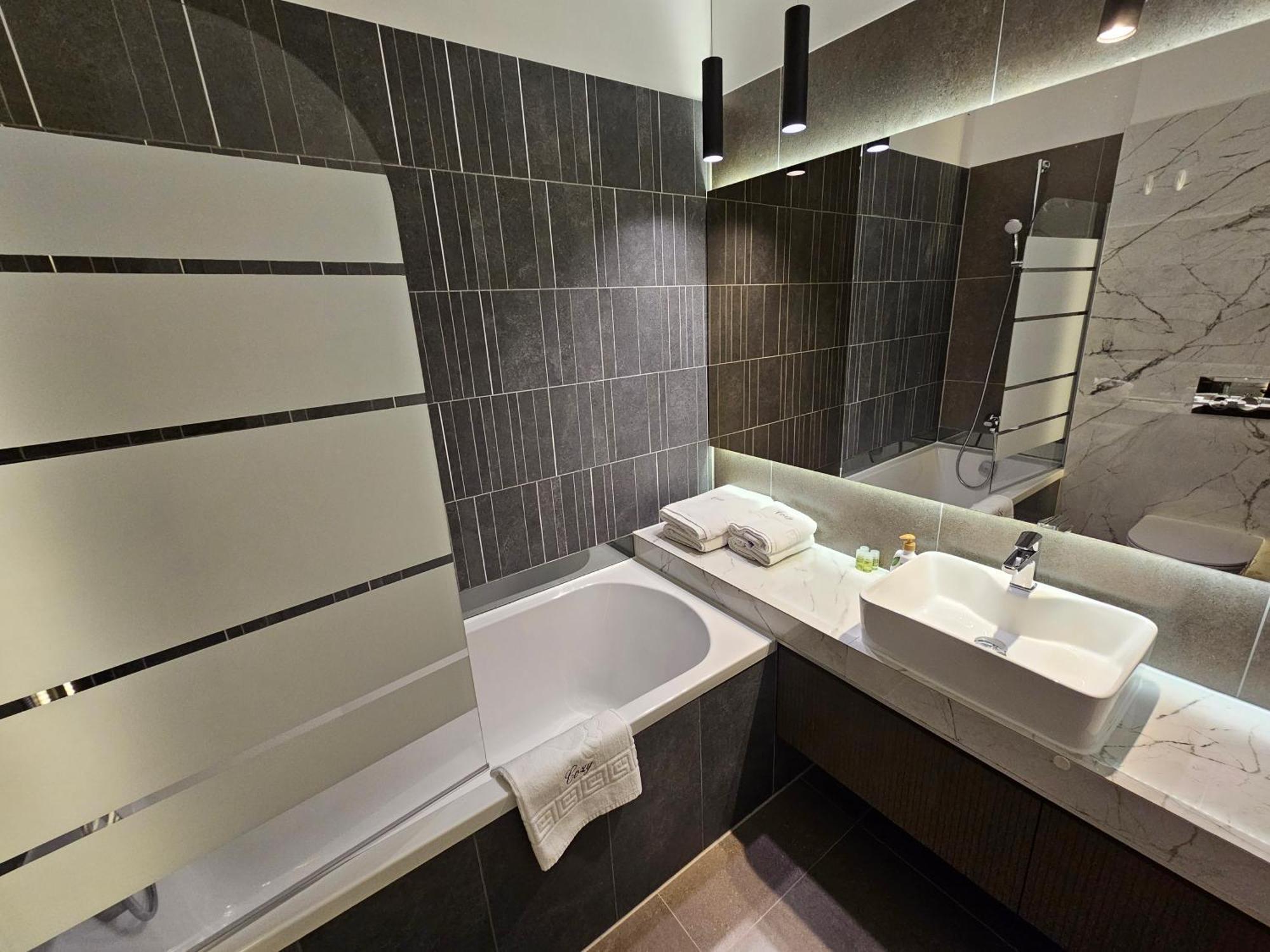Urban Luxury Flats - Cozy Apartments At Coresi Mall #Брашов Екстер'єр фото