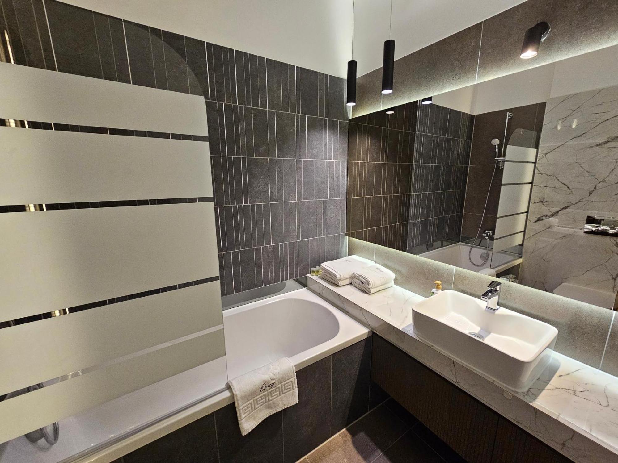 Urban Luxury Flats - Cozy Apartments At Coresi Mall #Брашов Екстер'єр фото